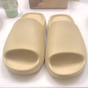 Yeezy desert sand slide